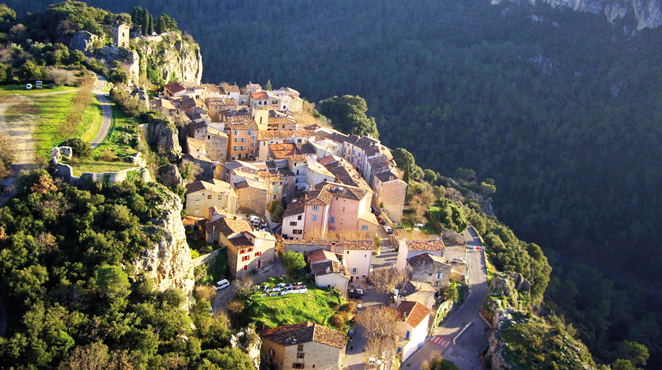 Châteaudouble, village perché dans la roche